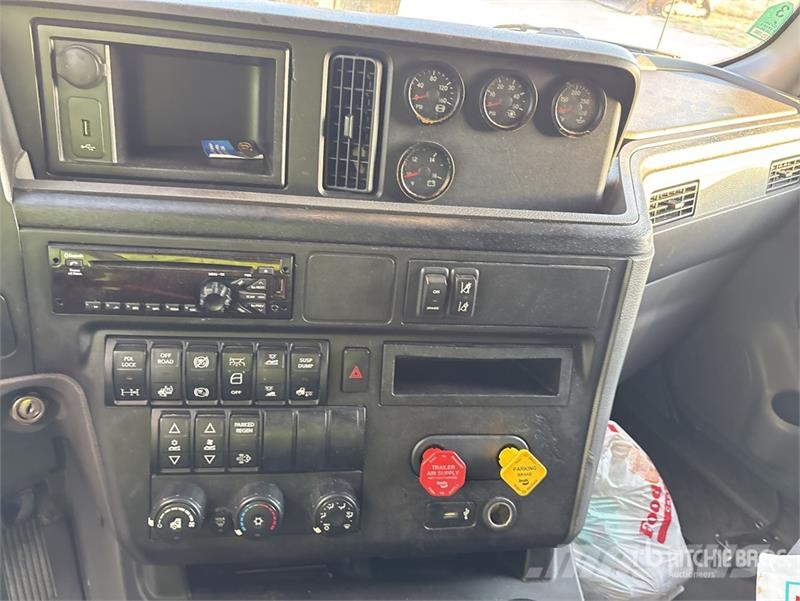 International LT625 트랙터 유닛