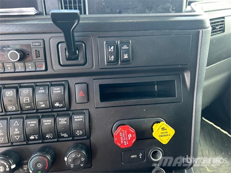 International LT625 트랙터 유닛