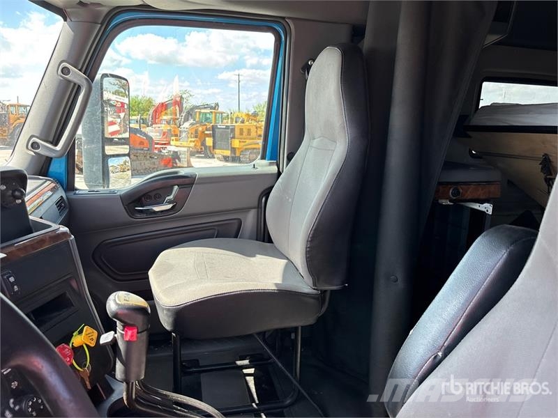 International LT625 Truck Tractor Units
