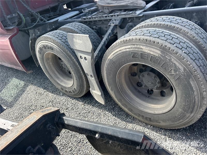 International LT625 Truck Tractor Units