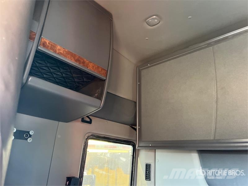 International LT625 Седельные тягачи