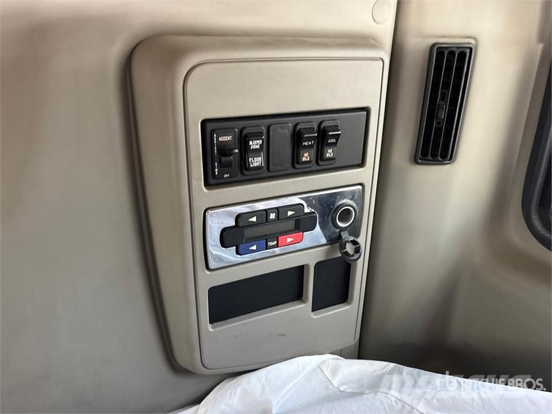 International LT625 Truck Tractor Units