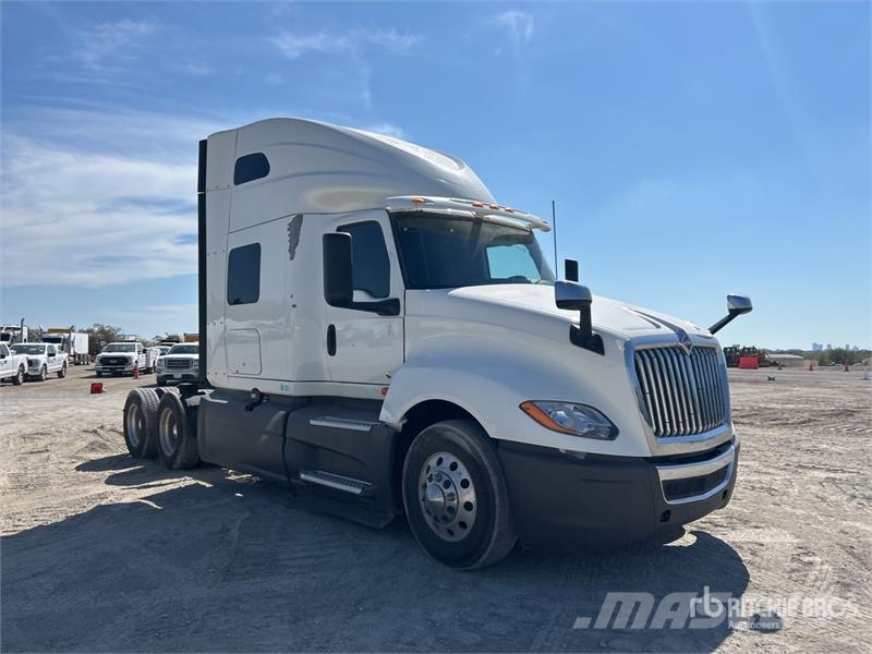 International LT625 Autotractoare