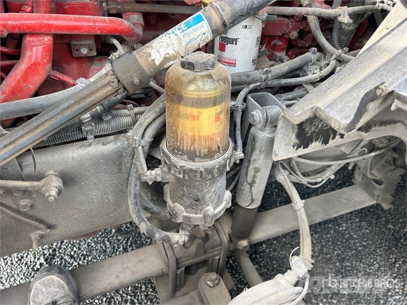 International LT625 Truck Tractor Units