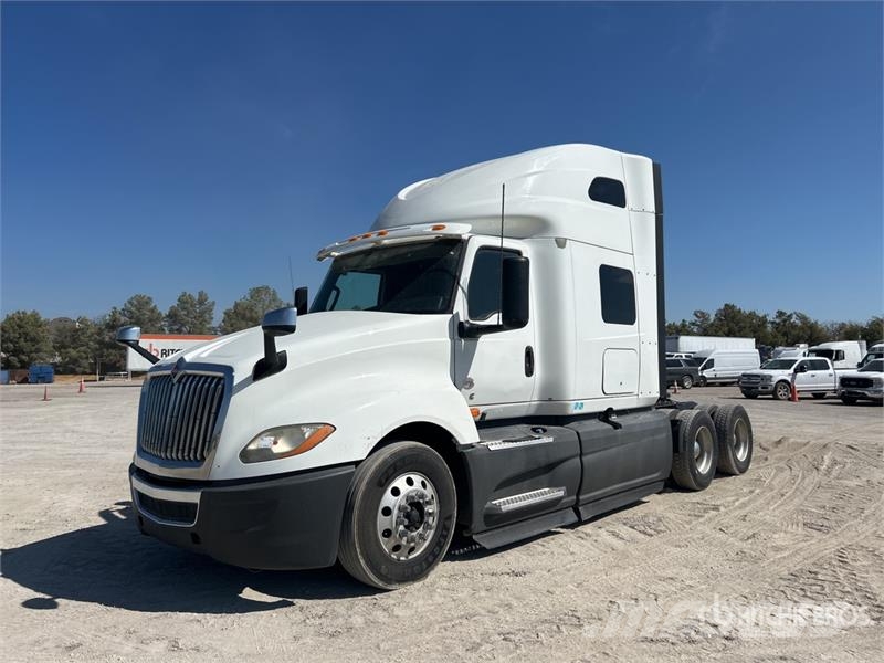 International LT625 Autotractoare