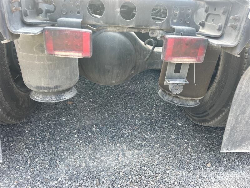 International LT625 Truck Tractor Units
