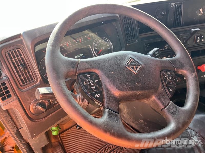 International LT625 Седельные тягачи