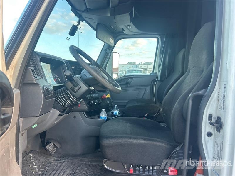 International LT625 Седельные тягачи