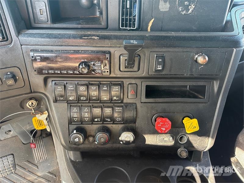 International LT625 트랙터 유닛