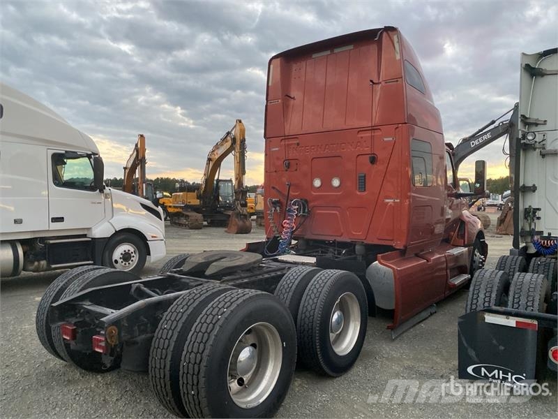 International LT625 Camiones tractor