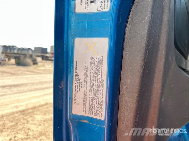 International LT625 Седельные тягачи