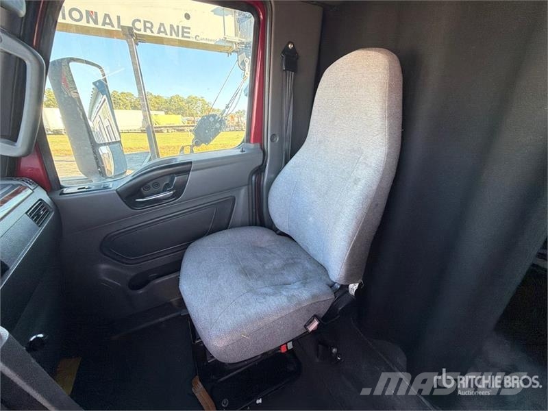 International LT625 Truck Tractor Units