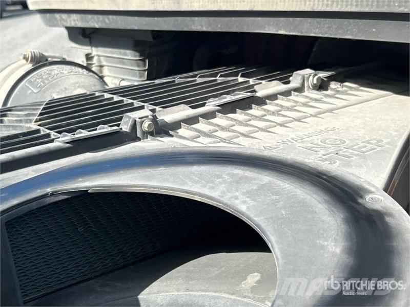 International LT625 Truck Tractor Units