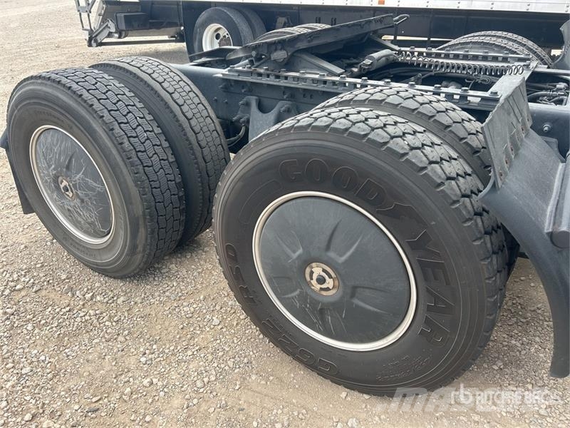 International LT625 트랙터 유닛
