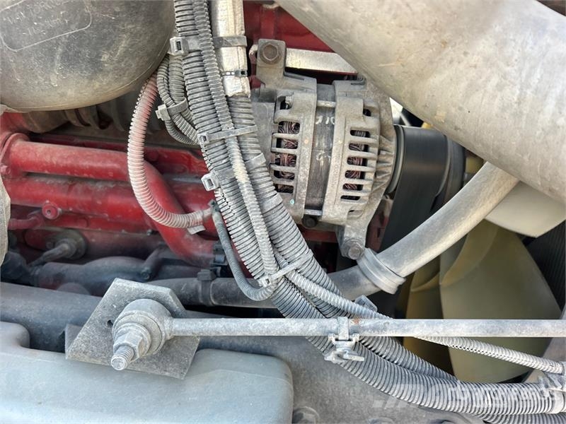 International LT625 Truck Tractor Units