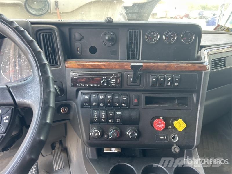 International LT625 트랙터 유닛