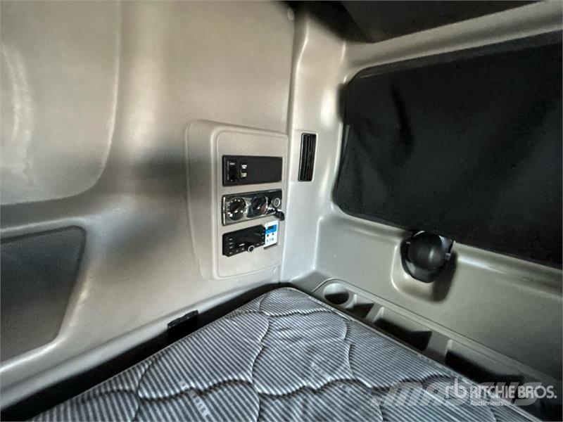 International LT625 트랙터 유닛