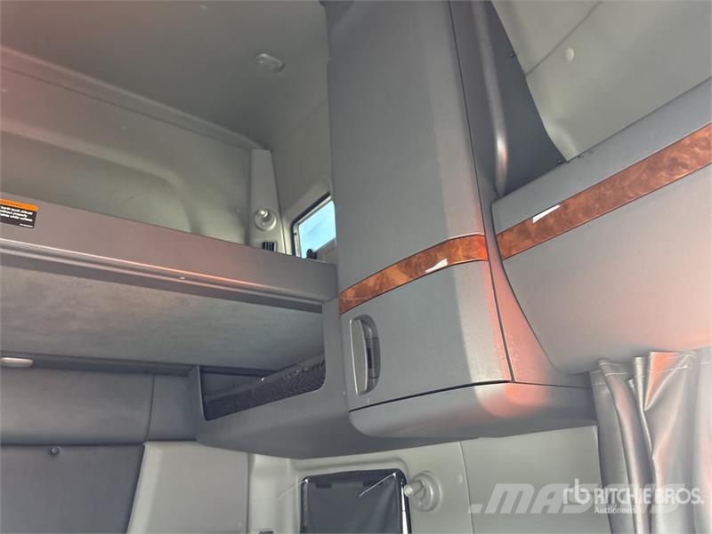 International LT625 Prime Movers