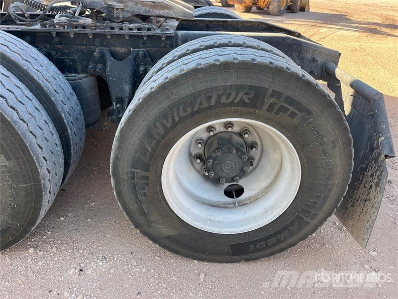 International LT625 Седельные тягачи
