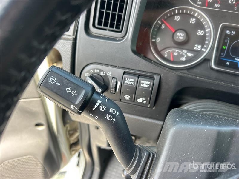 International LT625 트랙터 유닛