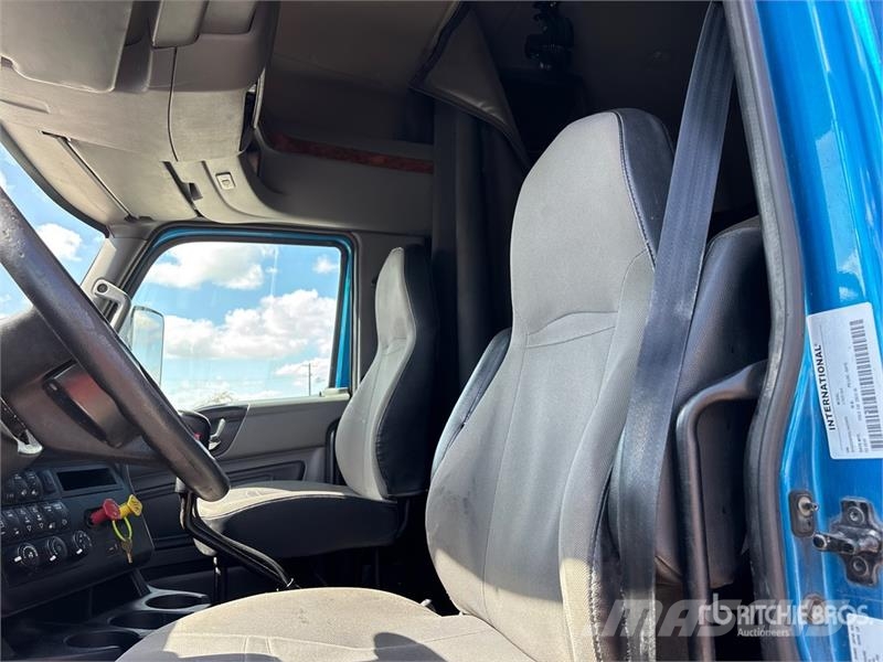 International LT625 Truck Tractor Units