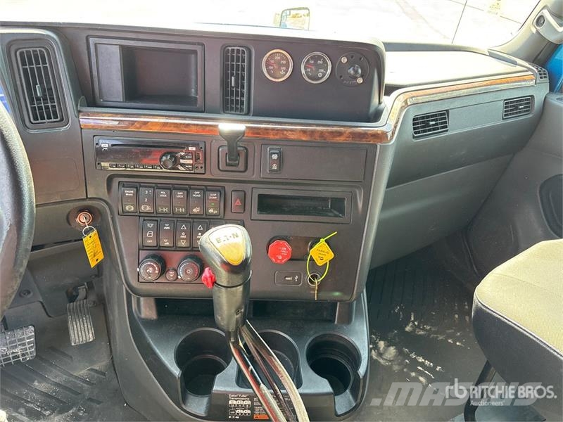 International LT625 Truck Tractor Units