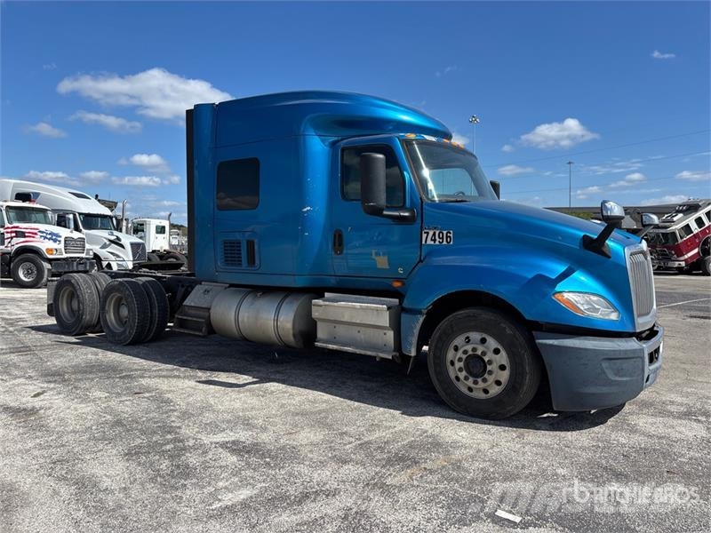 International LT625 Truck Tractor Units