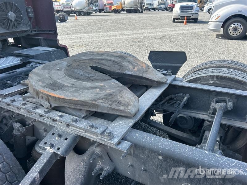 International LT625 Truck Tractor Units