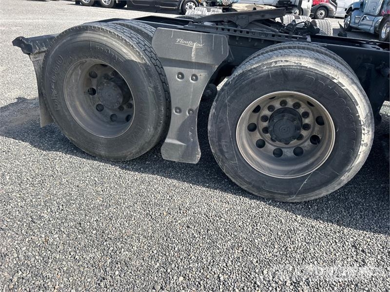 International LT625 Truck Tractor Units