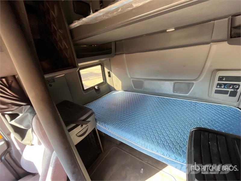 International LT625 Седельные тягачи