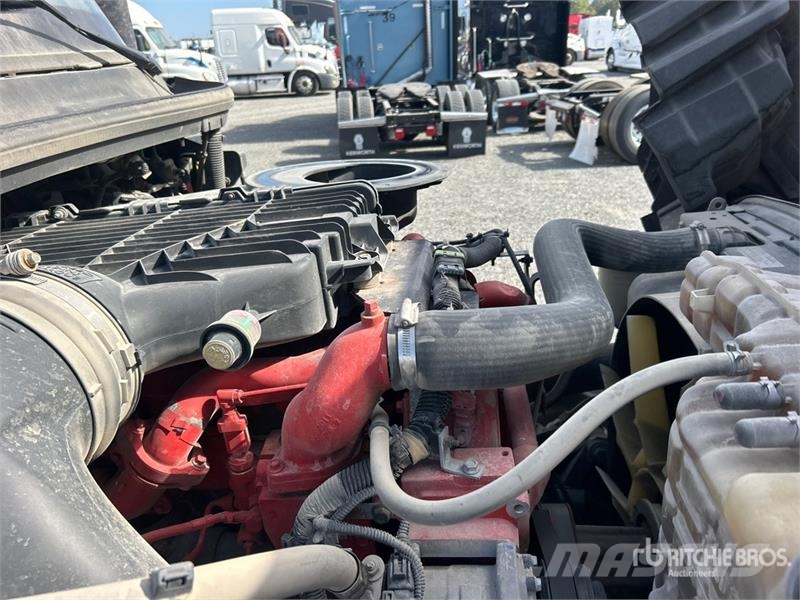 International LT625 Truck Tractor Units