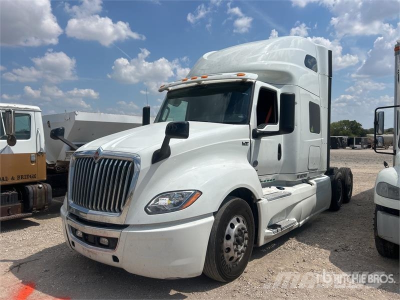 International LT625 트랙터 유닛