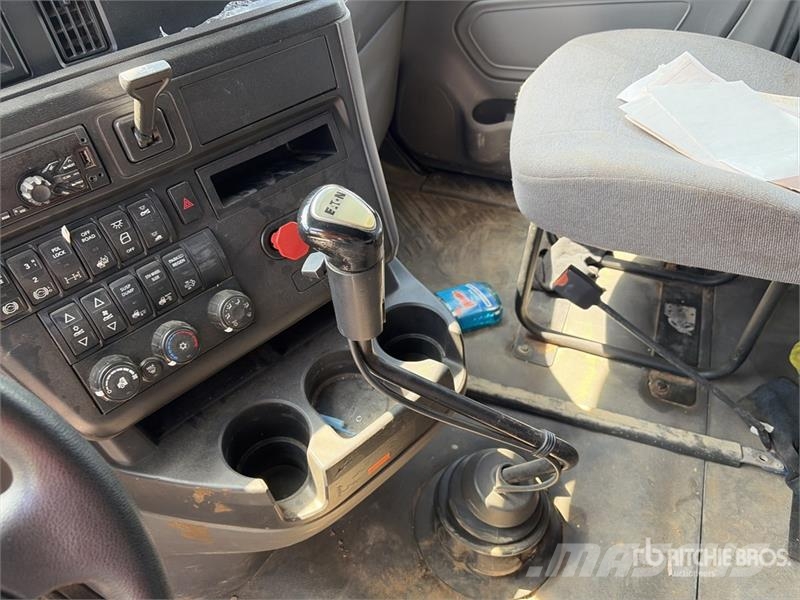 International LT625 وحدات الجر
