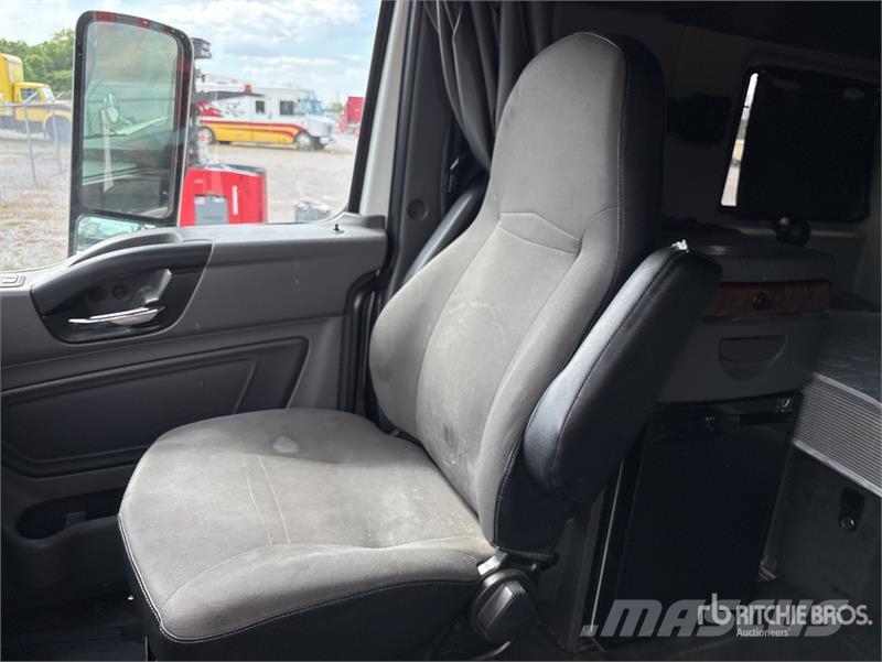 International LT625 Prime Movers