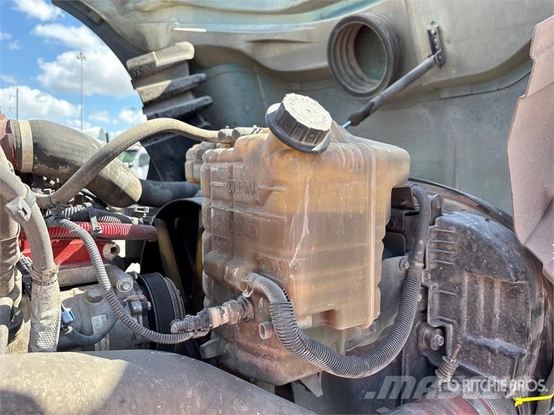 International LT625 Truck Tractor Units