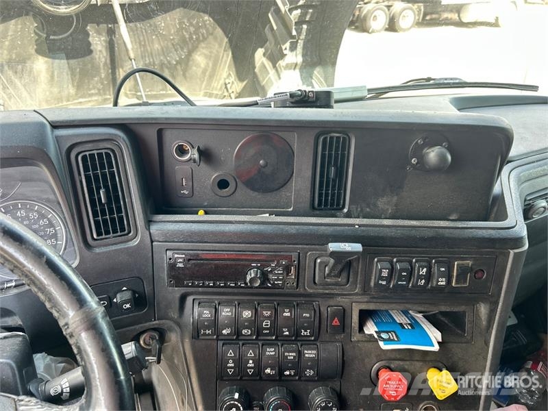 International LT625 Prime Movers