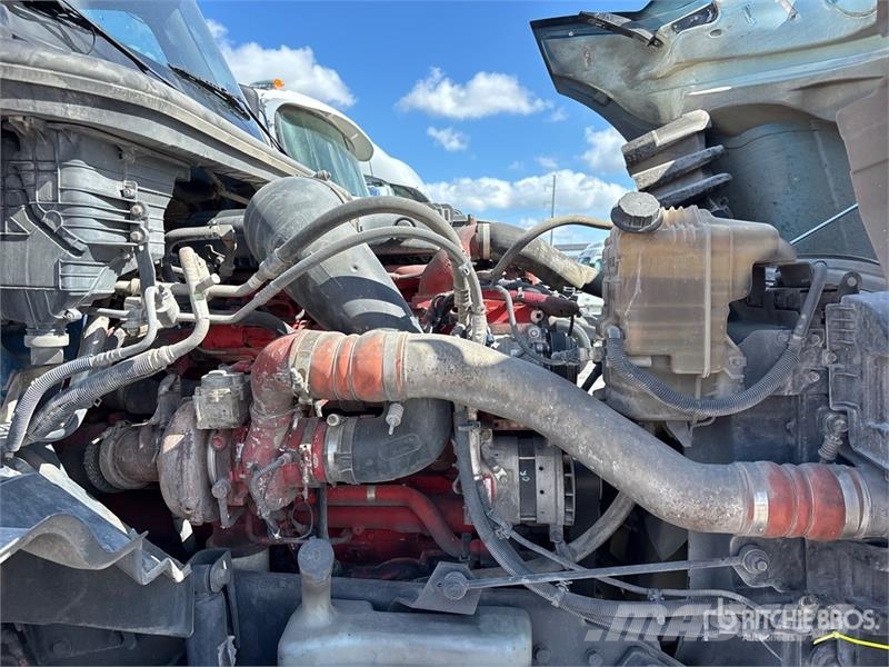 International LT625 Truck Tractor Units