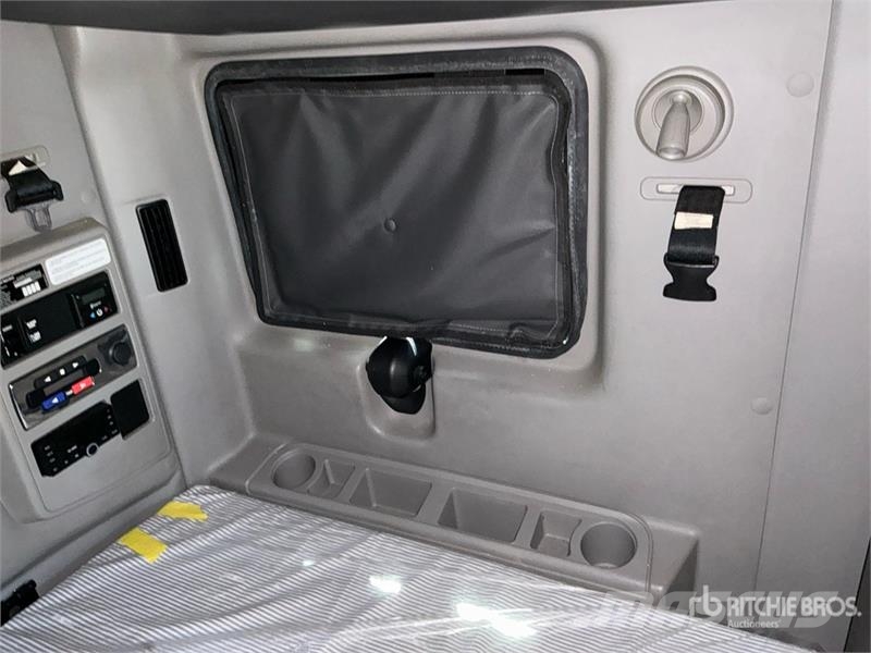 International LT625 Седельные тягачи