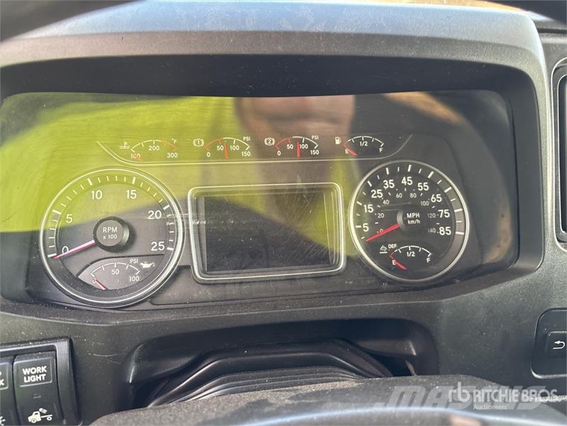 International LT625 트랙터 유닛