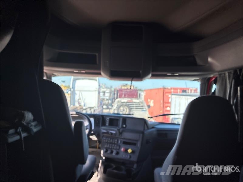 International LT625 Седельные тягачи