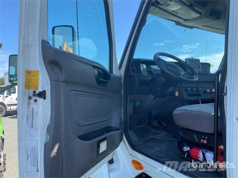 International LT625 6x4 T/A Day Cab Truck Tractor Τράκτορες