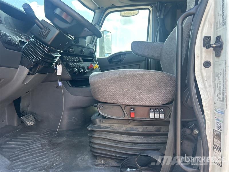 International LT625 6x4 T/A Sleeper Truck Tractor Trekkers