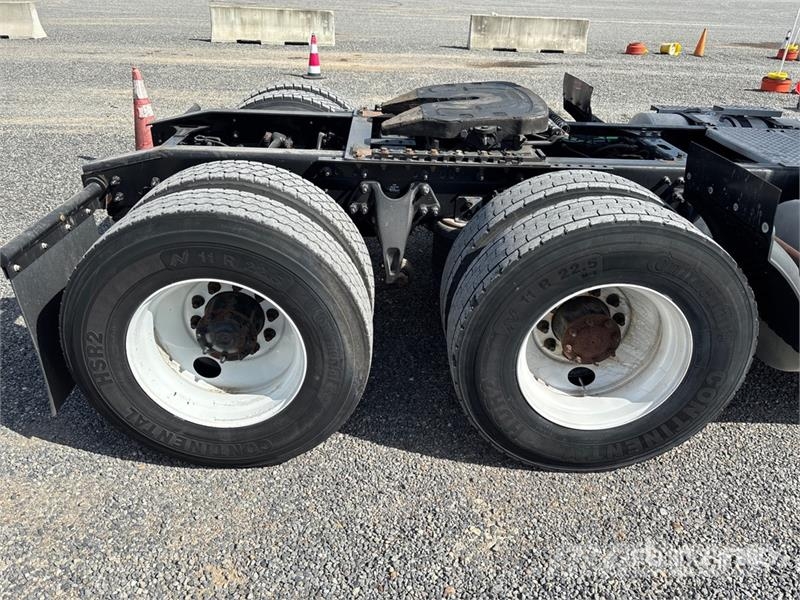 International LT625 6x4 T/A Day Cab Truck Tractor Sattelzugmaschinen
