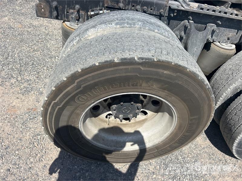 International LT625 6x4 T/A Sleeper Truck Tractor Trekkers