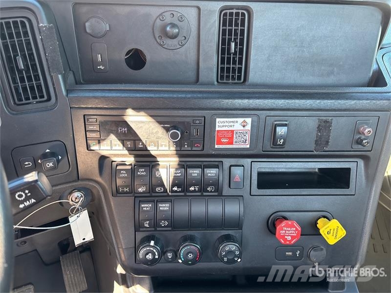 International LT625 6x4 T/A Day Cab Truck Tractor Trekkers