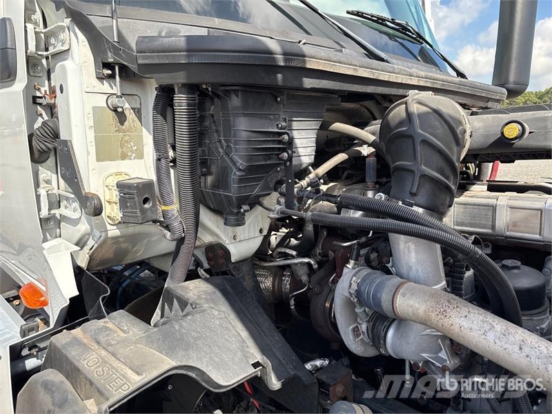 International LT625 6x4 T/A Day Cab Truck Tractor Sattelzugmaschinen