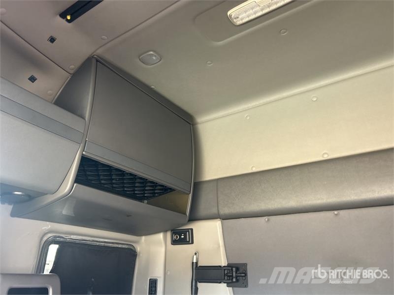 International LT625 6x4 T/A Sleeper Truck Tractor Trekkers