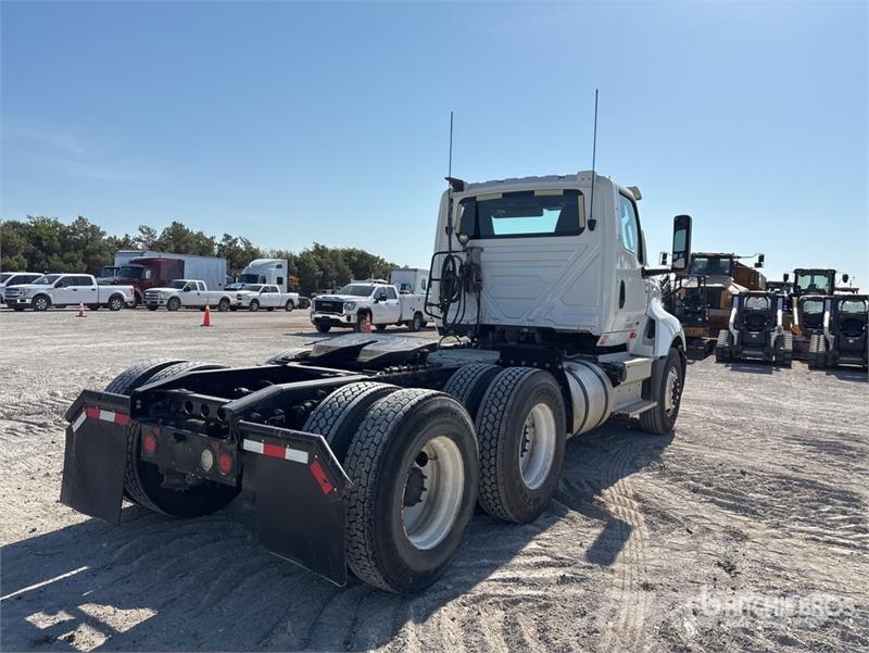 International LT625 6x4 T/A Day Cab Truck Tractor Sattelzugmaschinen