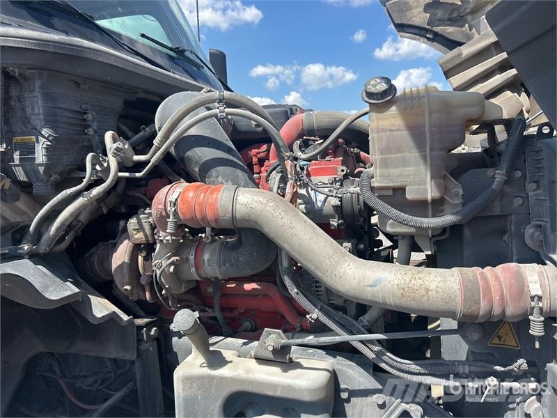 International LT625 6x4 T/A Sleeper Truck Tractor Trekkers
