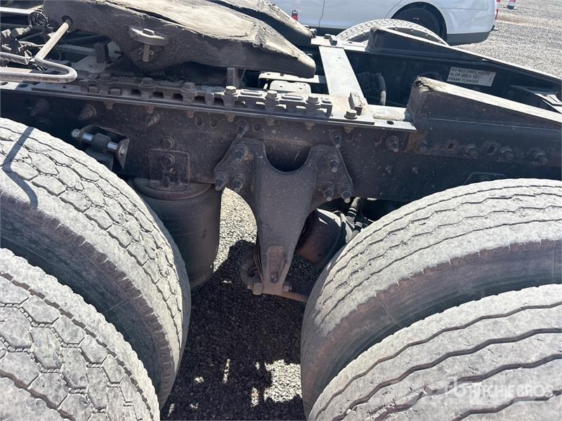 International LT625 6x4 T/A Sleeper Truck Tractor Trekkers